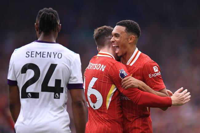 Arne Slot het loi khen ngoi Trent Alexander-Arnold 